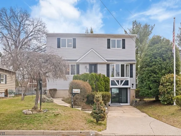 121 Pine Ave, New Milford Boro, NJ 07646