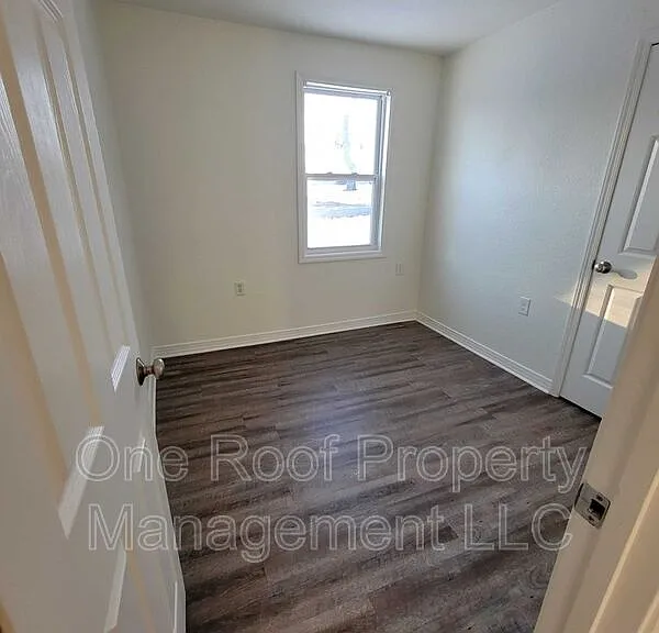 2633 S 49th St — Photo 9