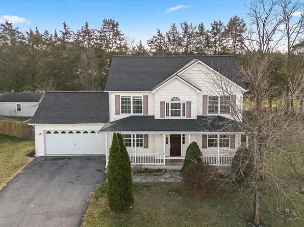 499 Dickenson Dr, Inwood, WV 25428