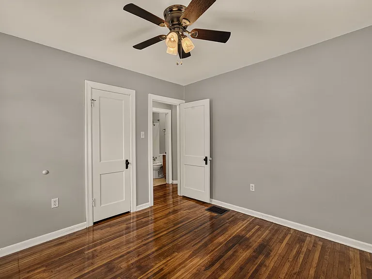 1404 E Elm St — Photo 2