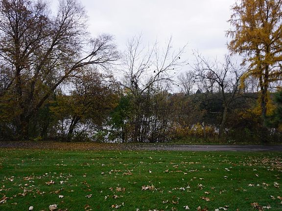3rd image of 2624 Lake Court Dr