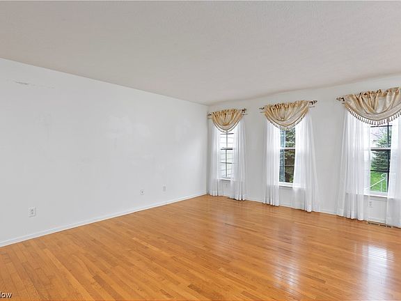 5th image of 614 Canter Ct