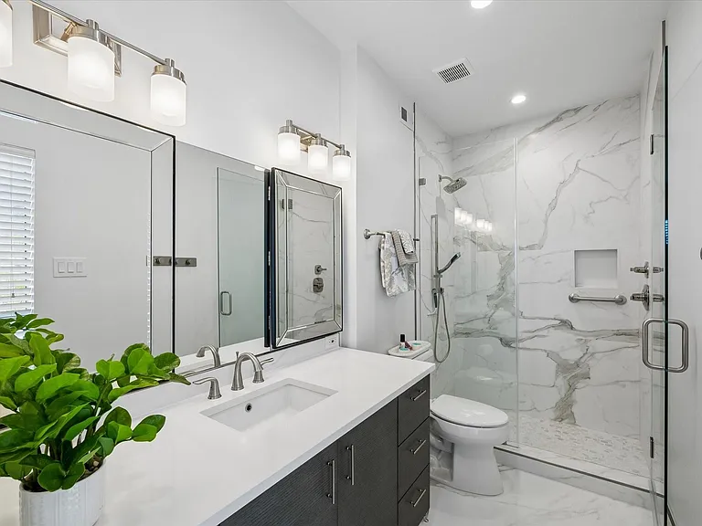 351 Lakeside Ln #201 — Photo 24