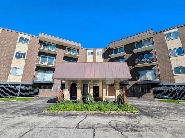 9820 S Pulaski Rd APT 106, Oak Lawn, IL 60453