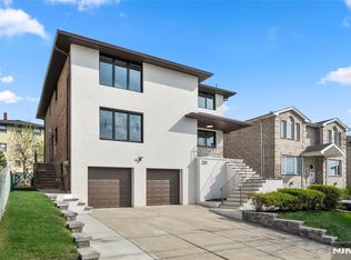220 8th St, Palisades Park, NJ 07650
