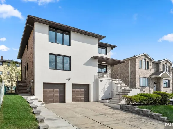 220 8th St, Palisades Park, NJ 07650