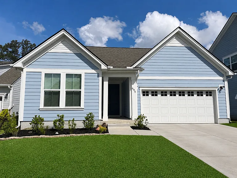 695 Longleaf Dr — Photo 1