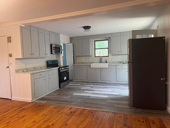 5th image of 140 Central Avenue
