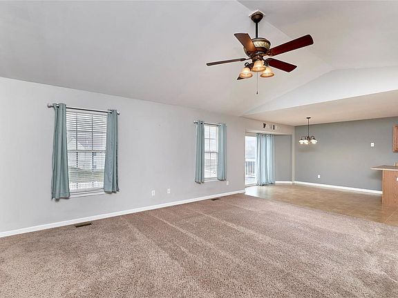 5th image of 120 Wellington Dr