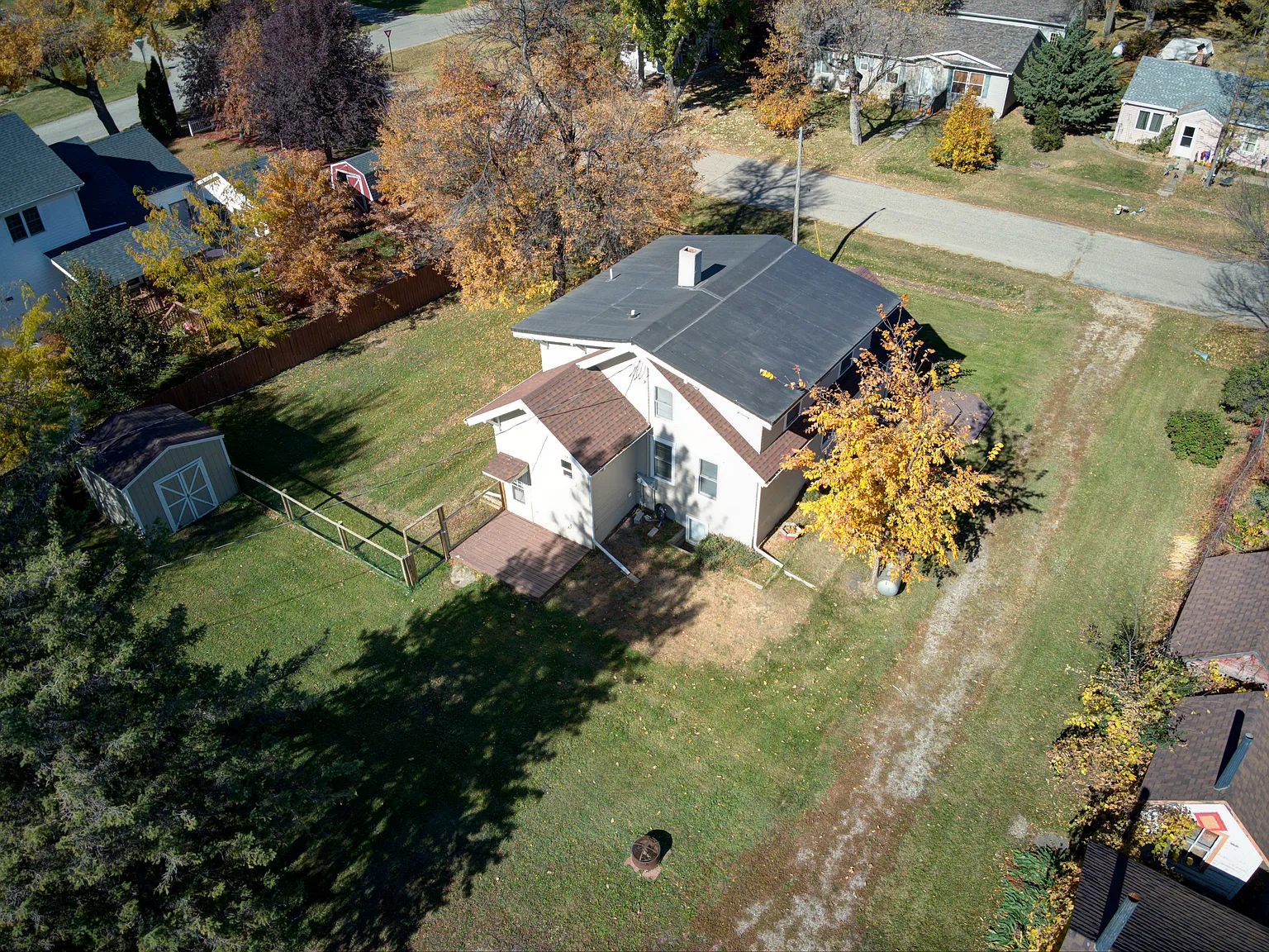 Lovely 5 bedroom, 2 bathroom home with great layout, lots of space! — Photo 2