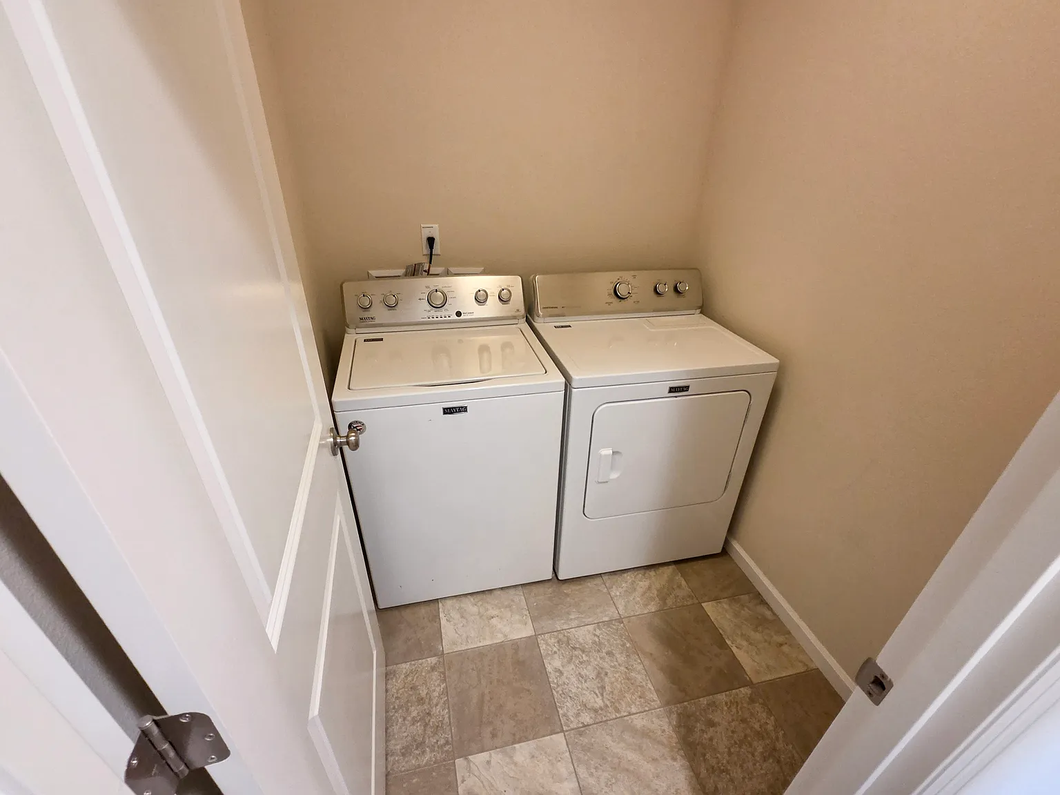 3 bed, 2.5 bath, 1527 sqft, $2,225 — Photo 3