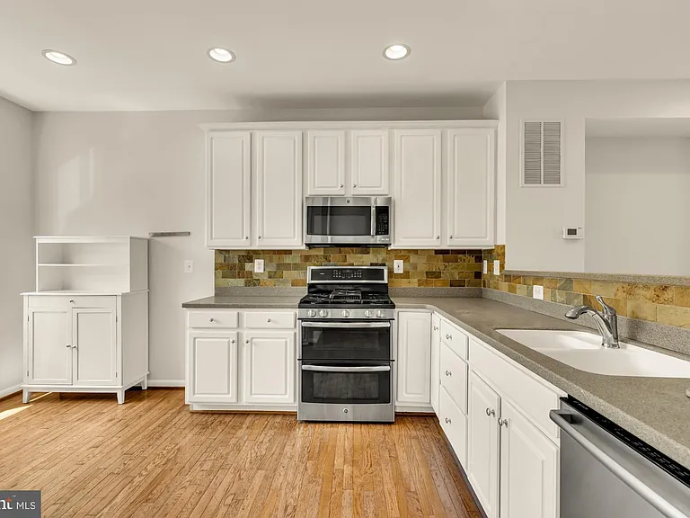 1227 V St NW — Photo 17