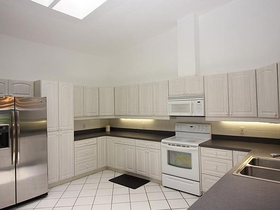 4th image of 1890 Deborah Dr APT 18