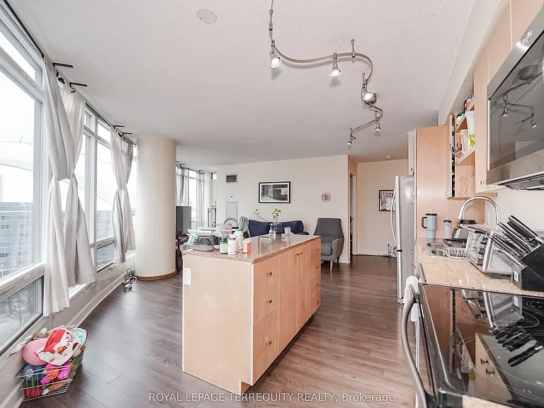 361 Front St W #1603 — Photo 8