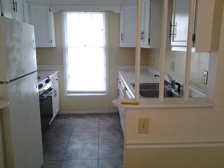 4927 Seabrook Ct — Photo 3