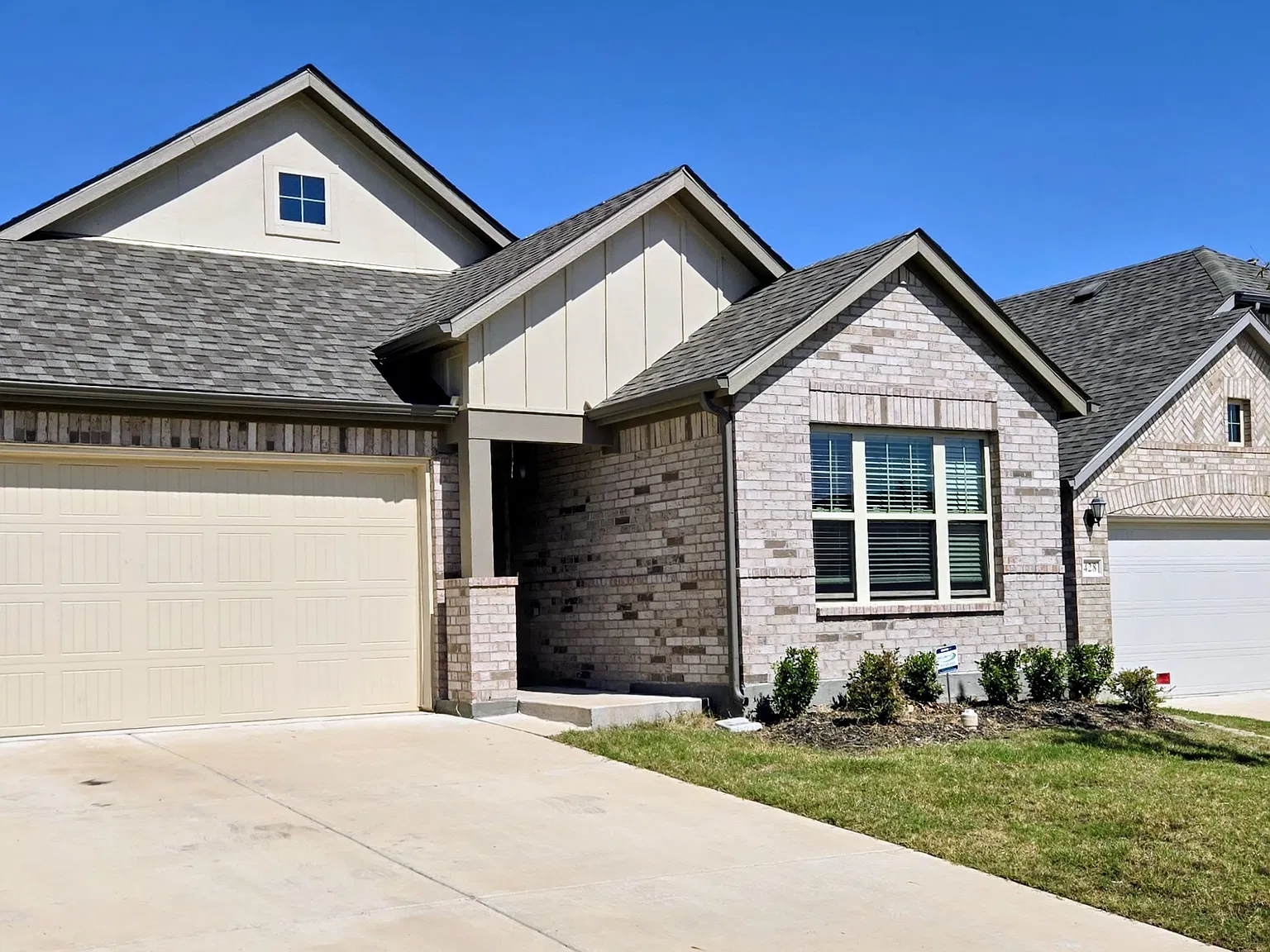 4 bed, 1768 sqft, $2,100 — Photo 2