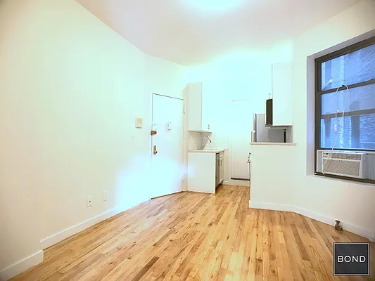 Rented by Bond New York | media 3