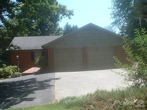 Garage/Carport