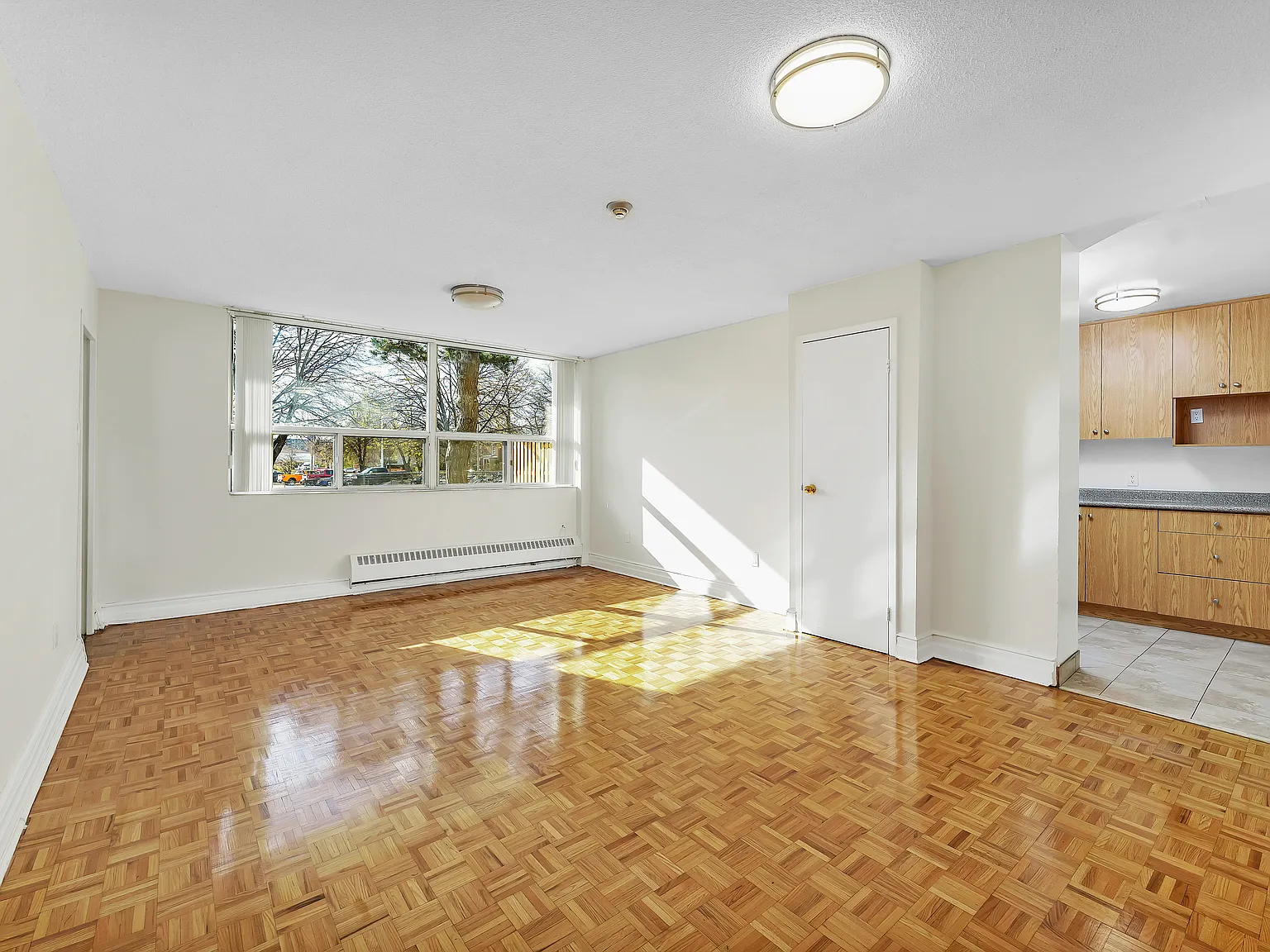 3355 Ponytrail Drive Mississauga — Photo 2