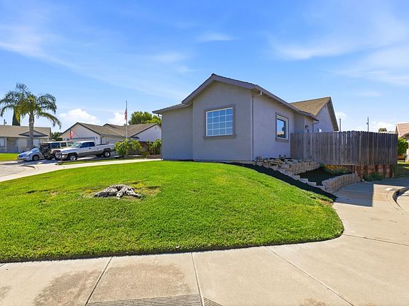 2nd image of 1461 El Cerro Dr