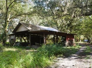 1042 Hug N Farm Ln, Zephyrhills, FL 33540