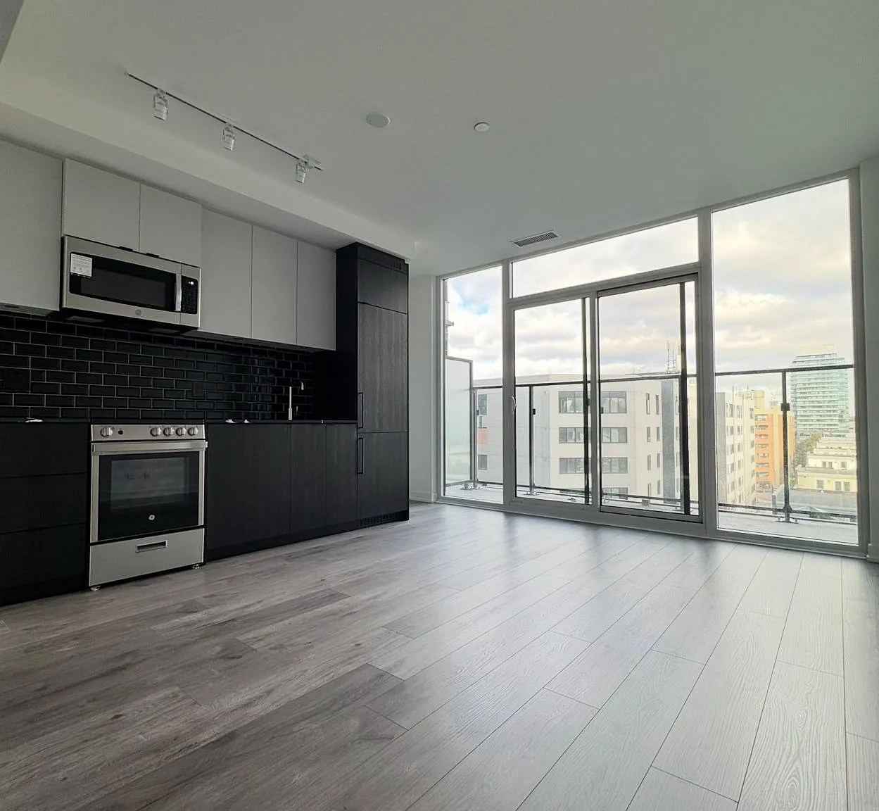 1 bed, $2,000 — Photo 1