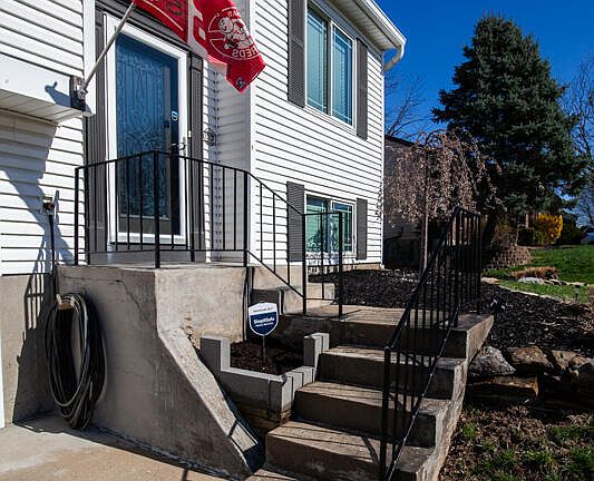2nd image of 1570 Meadow Hill Ct