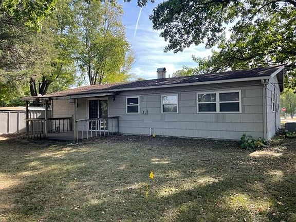 3rd image of 2422 S 51st Ct