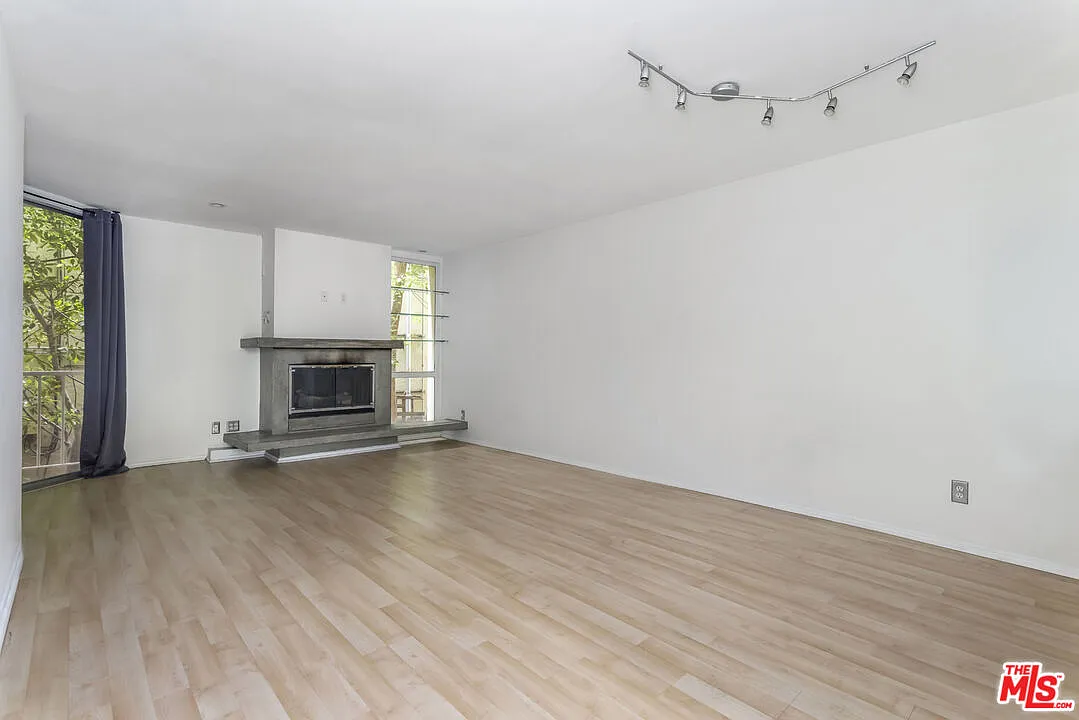 Building Photo - 1230 N Sweetzer Ave #112