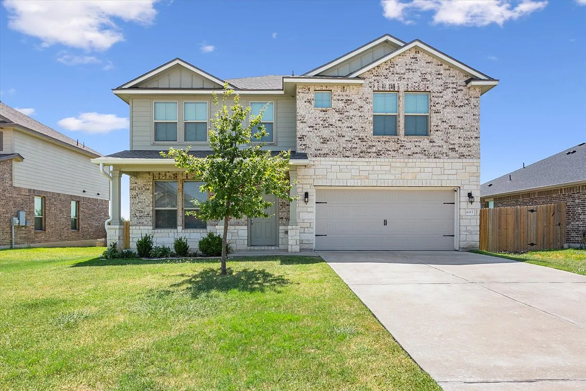 5 bed, 2.5 bath, 2444 sqft, $2,700 — Photo 1