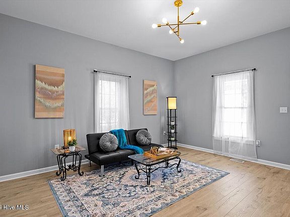 5th image of 515 E Holly Street