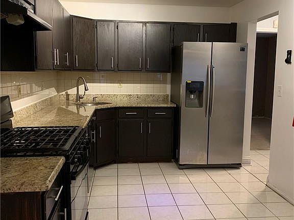 3rd image of 1002 Stony Brook Way