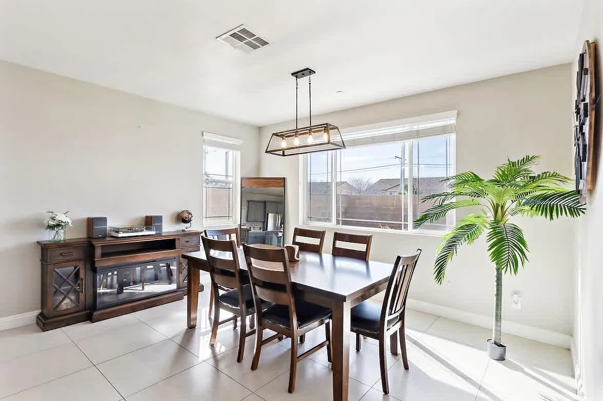 5 bed, 2826 sqft, $8,000 — Photo 1