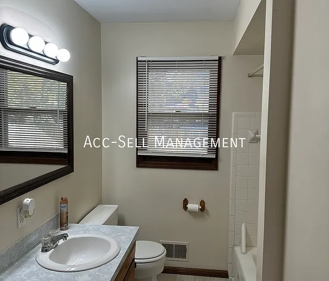 5798 Christie Ave SE — Photo 7