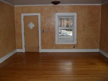 4th image of 409 W Montgomery St
