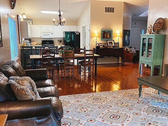 3rd image of 6546 Waterford Pl