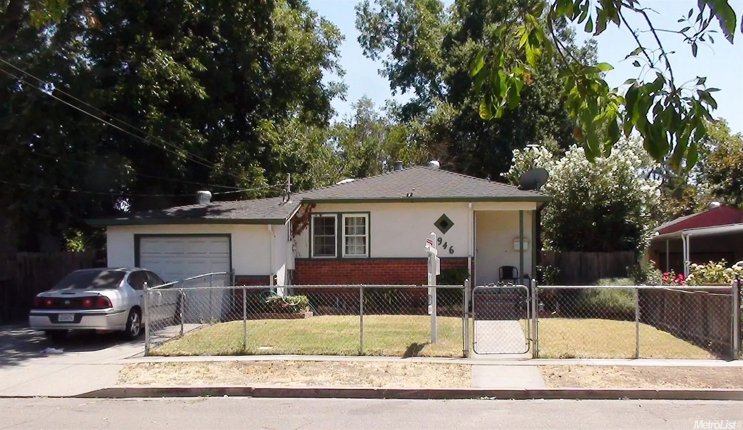 1946 W Rose St photo 1