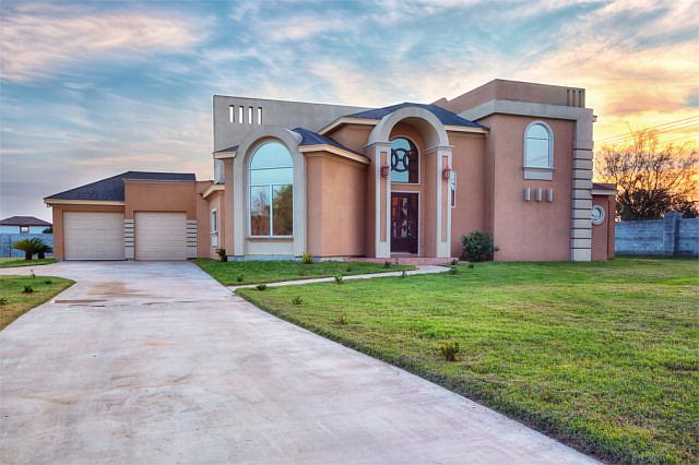 1st image of 1600 Oakland Dr #2