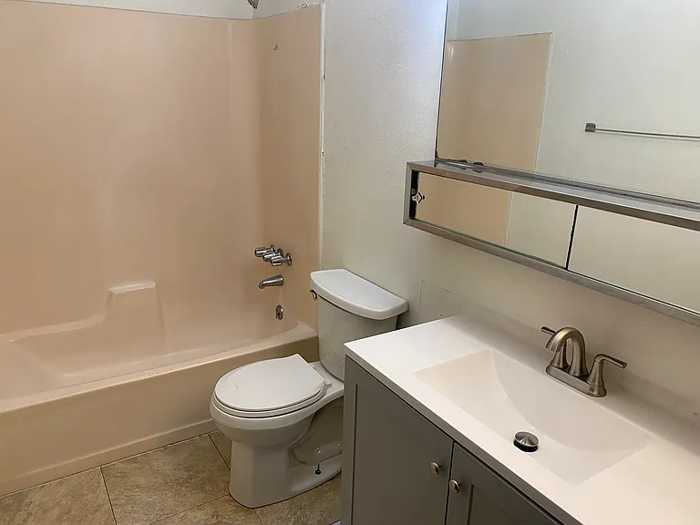 2622 Eastview Dr #F — Photo 2