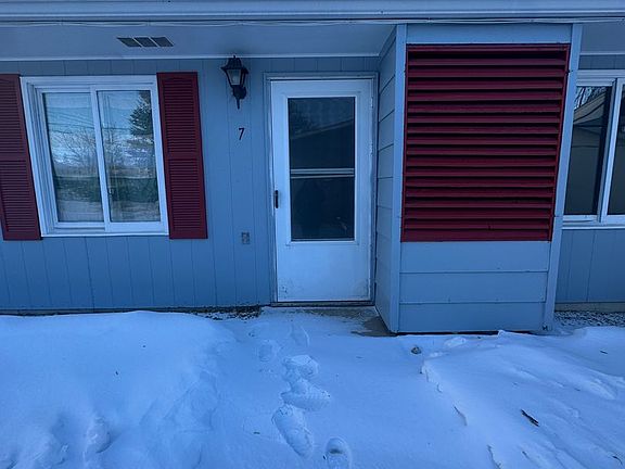2nd image of 906 11th St NE #7
