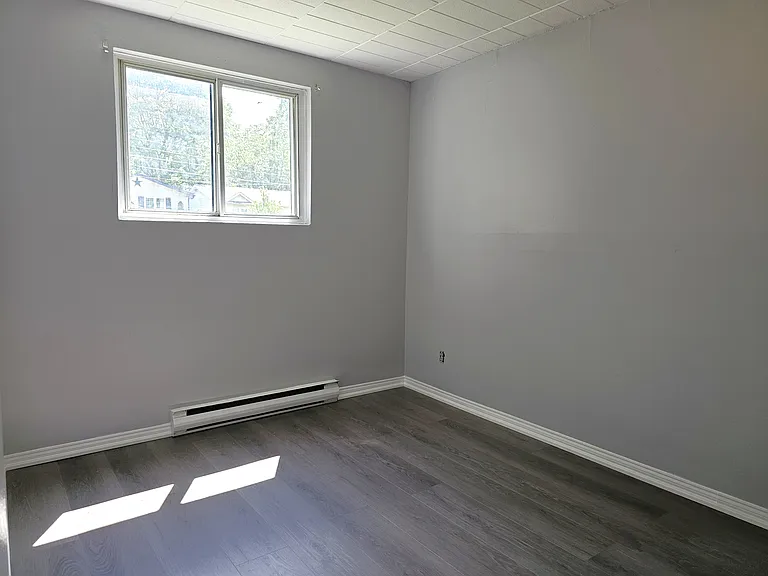 358 Queenston St — Photo 8