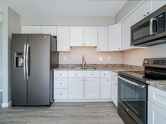 Lots of workspace and high end appliances finish this beautiful kitchen.