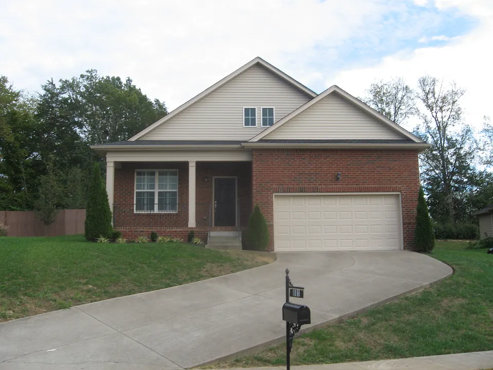 1066 Oakhall Dr