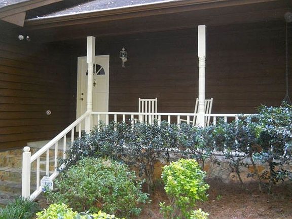3rd image of 4722 Geneva Dr