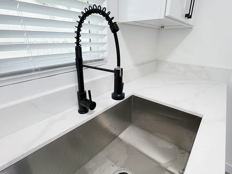 1506 1/2 Maple St #1506 — Photo 32