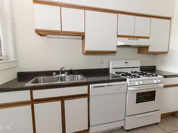 3rd image of 1115 W Oakdale Ave #Unt1127-2a