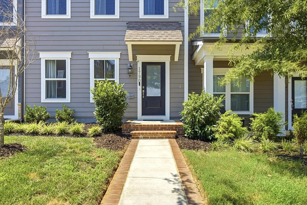 4 bed, 2016 sqft, $3,550 — Photo 1