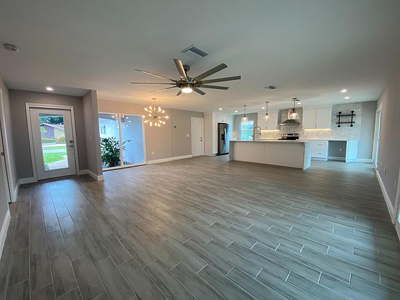 3rd image of 3977 Basswood Dr
