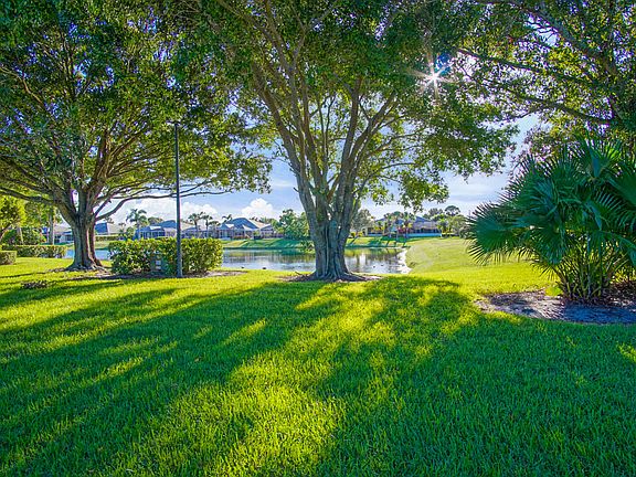 4th image of 1226 NW Sun Terrace Circle #A