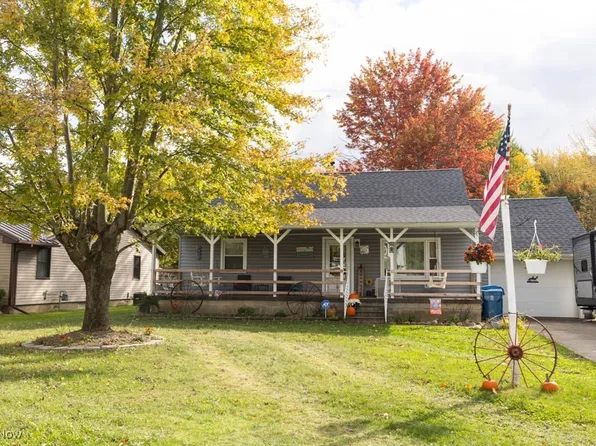 1085 Novak Rd, Grafton, OH 44044